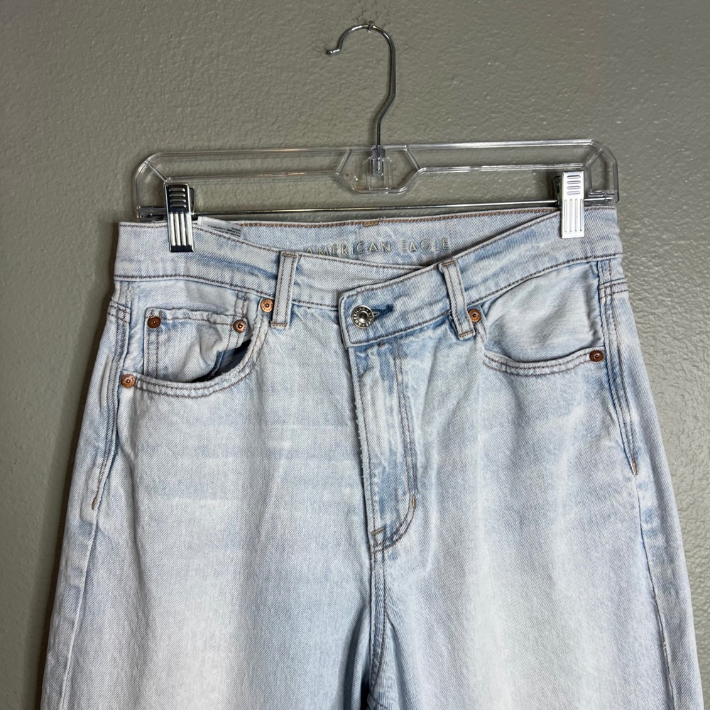 American Eagle Highest Rise Baggy Straight Jeans Sz 8 Light Wash Criss Cross - Picture 5 of 10